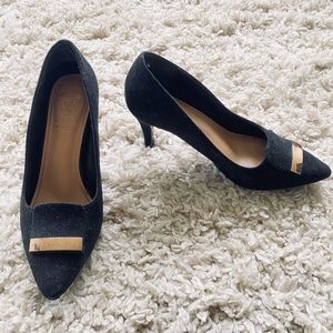 Black heels with golden accent